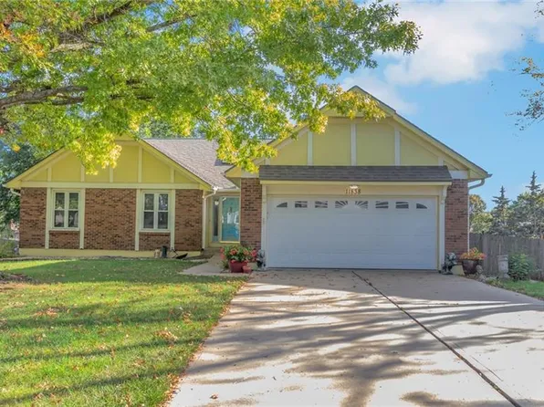 11838 Mackey St, Overland Park, KS 66210