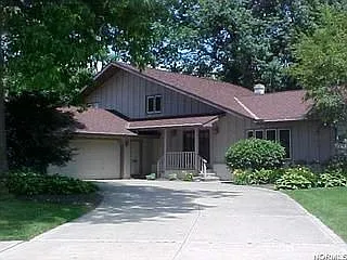30908 Huntington Woods Pkwy photo 1