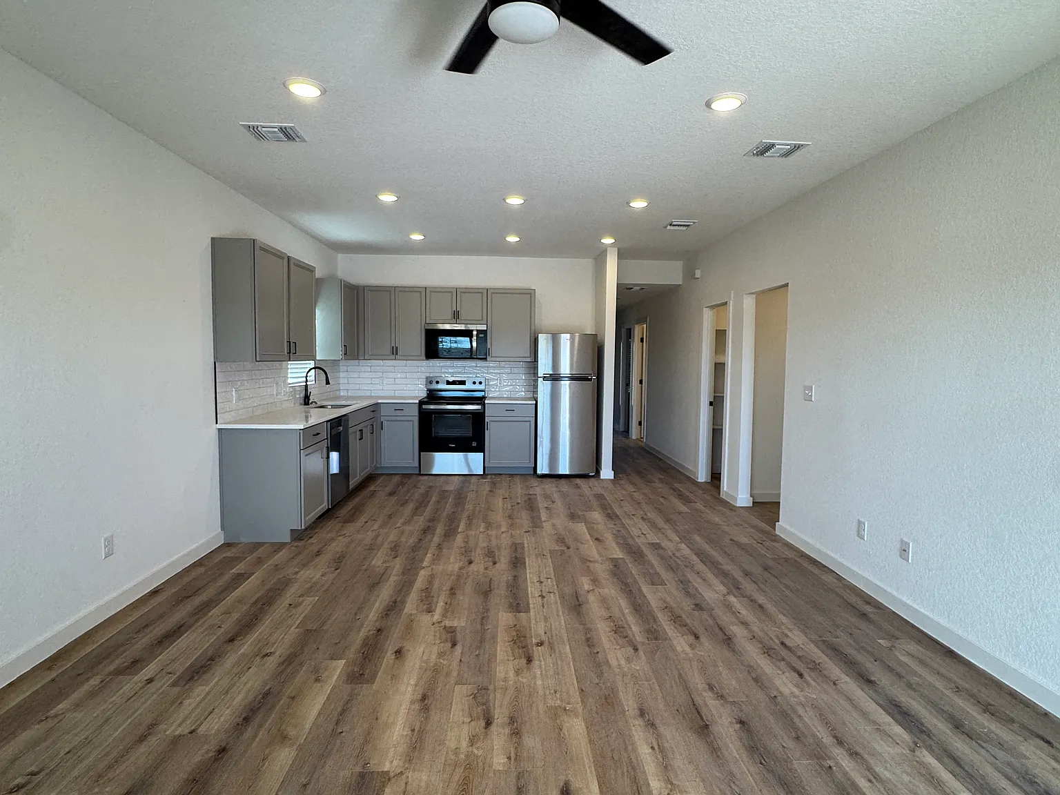 3 bed, 1248 sqft, $1,850 — Photo 2