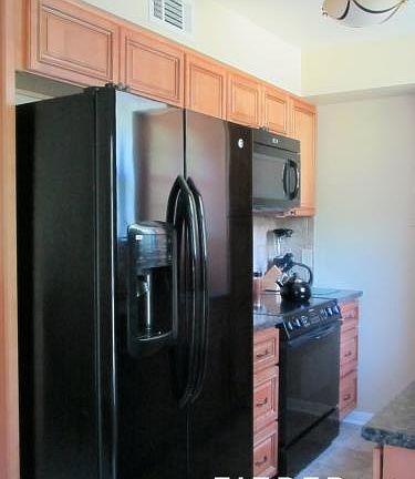 2nd image of 2840 S Wakefield St