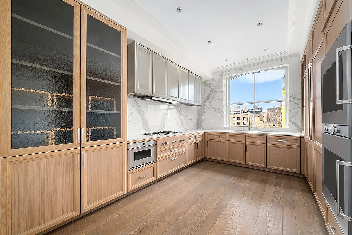225 W 86th St APT 910 photo 1