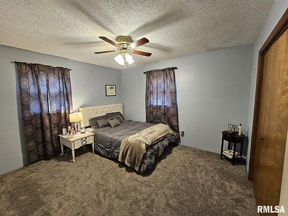 3rd image of 10 Mitchell Dr