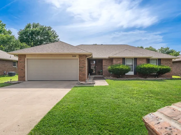3237 S Kings Avenue, Springfield, MO 65807