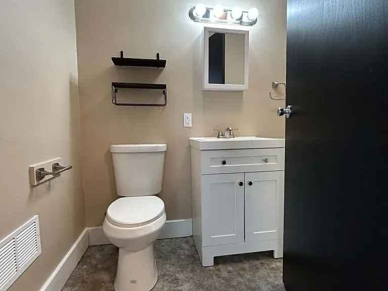 414 W Princess St — Photo 10