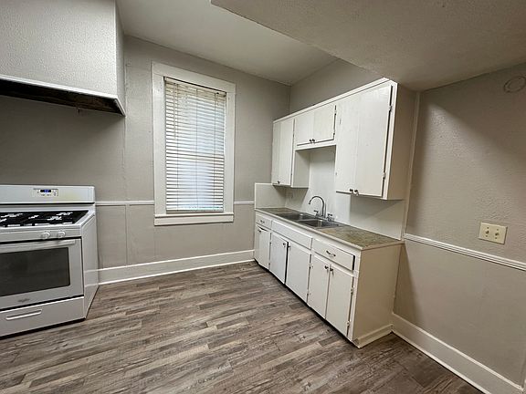 4th image of 2413 Creswell Ave