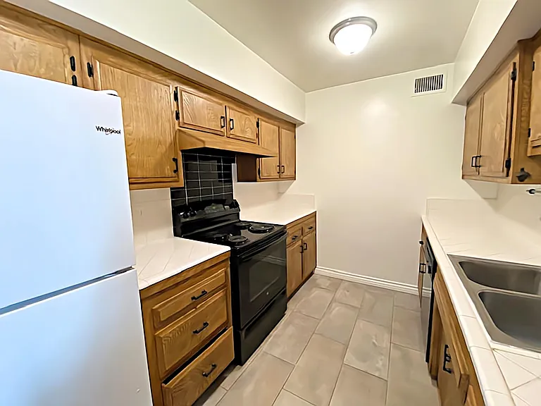 1817 N Fuller Ave #301 — Photo 7