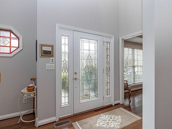 3rd image of 3161 Caversham Park Ln
