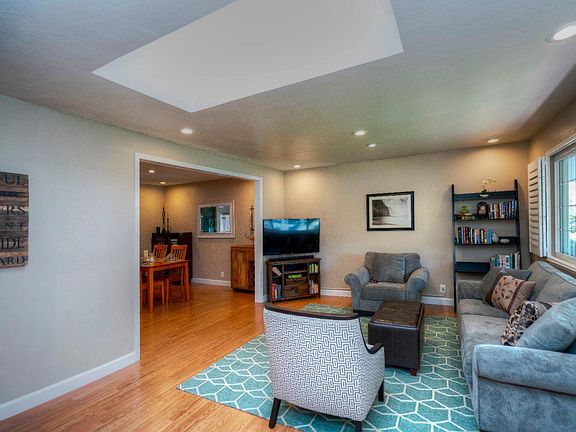 5th image of 3967 Malvini Dr
