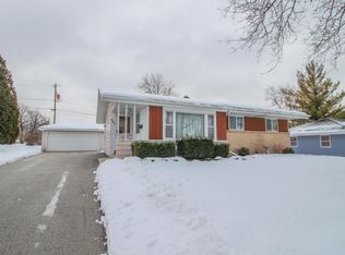 415 Debbie Dr, Waukesha, WI 53189