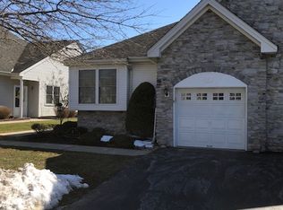 4 Meadowlark Dr, Hamilton, NJ 08690