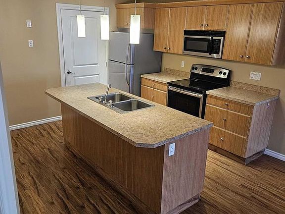 4th image of 2160 McIntyre St #4