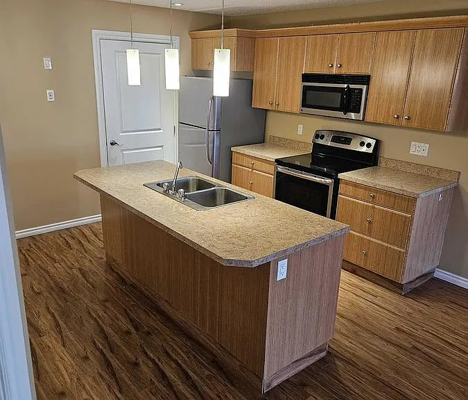 2160 McIntyre St #4 — Photo 4