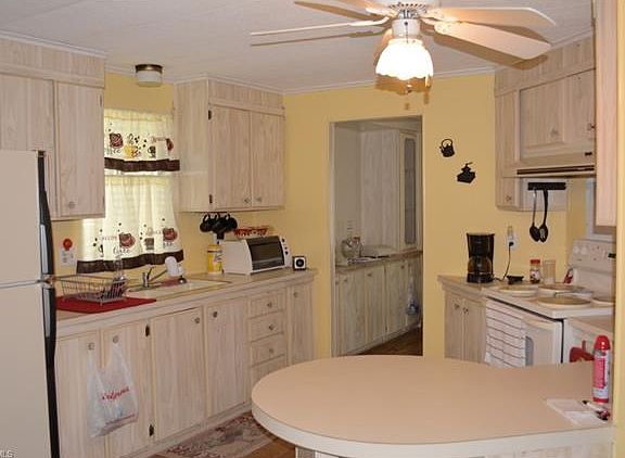 4th image of 20 Queen Palm Dr