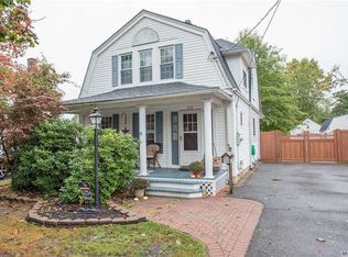 212 Grant Ave, Farmingdale, NY 11735