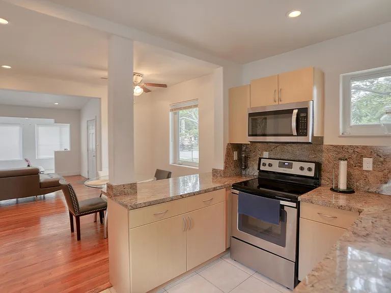 13875 NE 16th Ave — Photo 15
