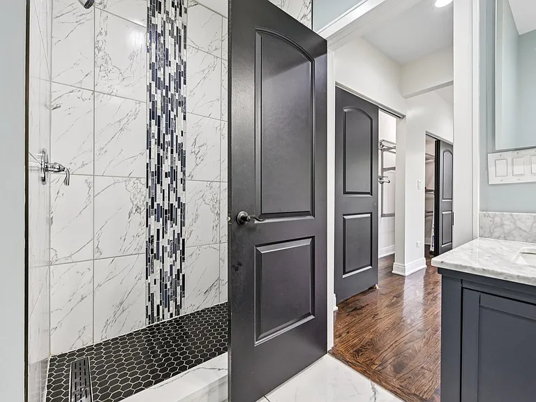 6547 S Langley Ave — Photo 12