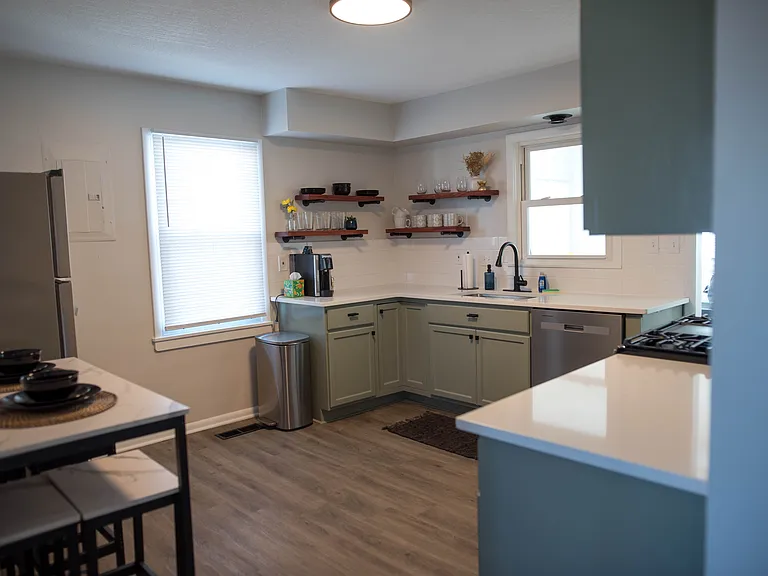 5522 N Bennington Ave — Photo 1
