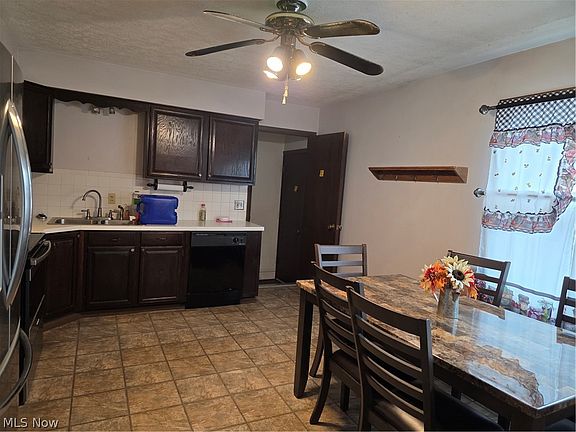 3rd image of 1358 Andrew Ave