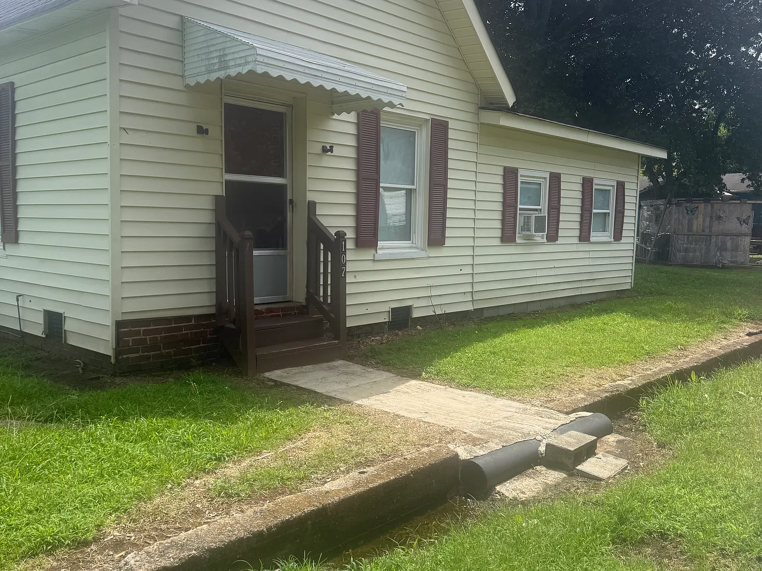2 bed, 1100 sqft, $850 — Photo 1