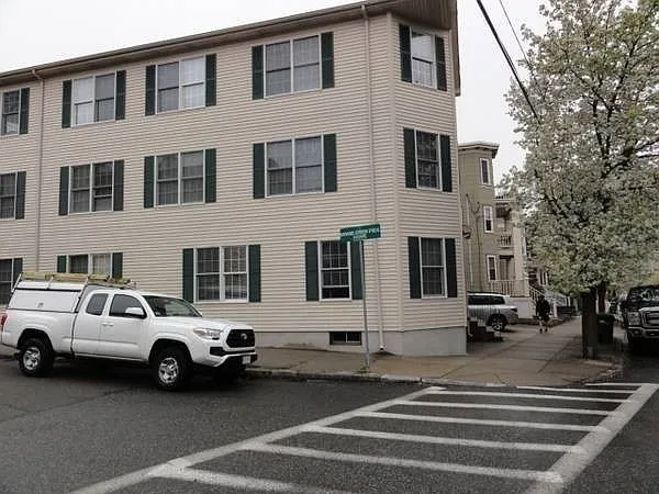 255 Boston Ave #4 — Photo 2