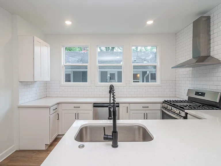 2328 Saint James Ave #1 — Photo 5
