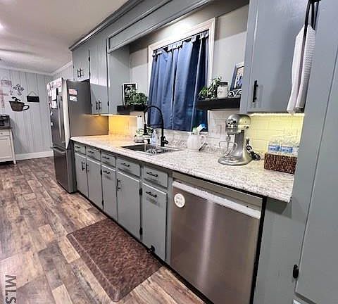 3rd image of 411 Holmes St