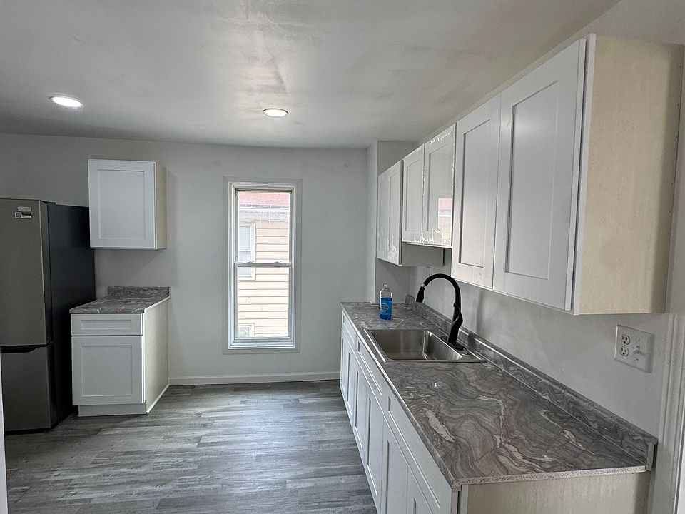 1st image of 4626 8th Ave #1