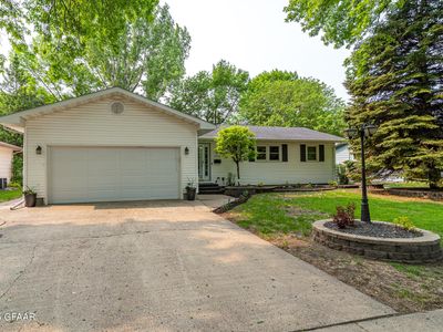 1713 20th Ave S, Grand Forks, ND, 58201