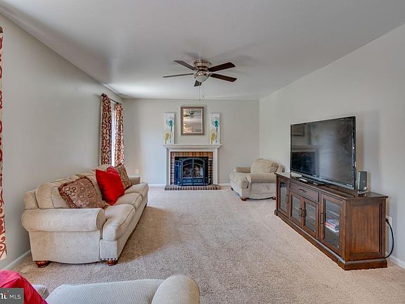 3rd image of 10 Forest Vista Ln