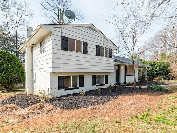 5th image of 2701 Linkhorne Dr