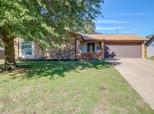206 Laura Dr, Burleson, TX 76028