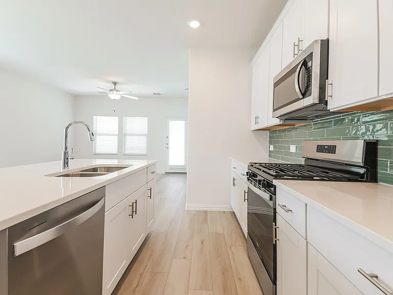 704 Dotty Dr — Photo 9