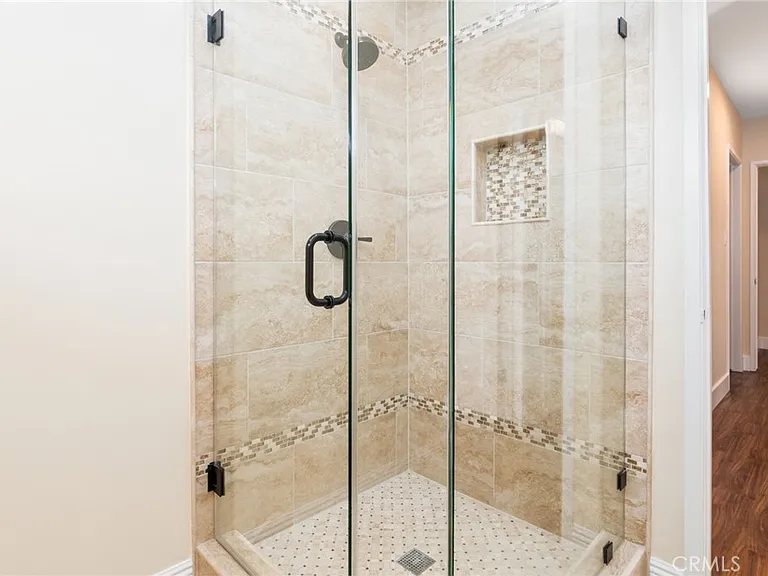 1027 S Malgren Ave — Photo 27