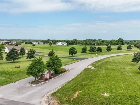 17 Wheatland Dr, Ottawa, KS 66067