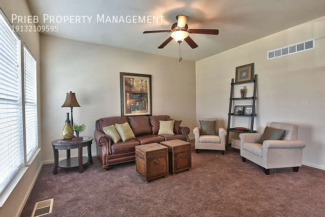 282 N Ferrel St — Photo 3