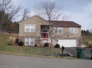 1415 Sherwood Dr, Christiansburg, VA 24073