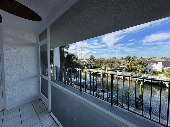 3rd image of 109 Paradise Harbour Boulevard #312