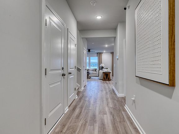 5th image of 175 W Bradford Pointe Dr