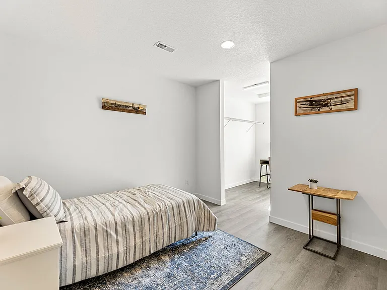 13735 NE 30th Ave — Photo 11