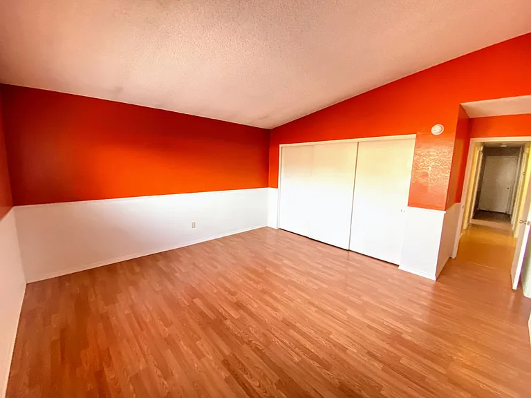 1530 Burnside Ct — Photo 3
