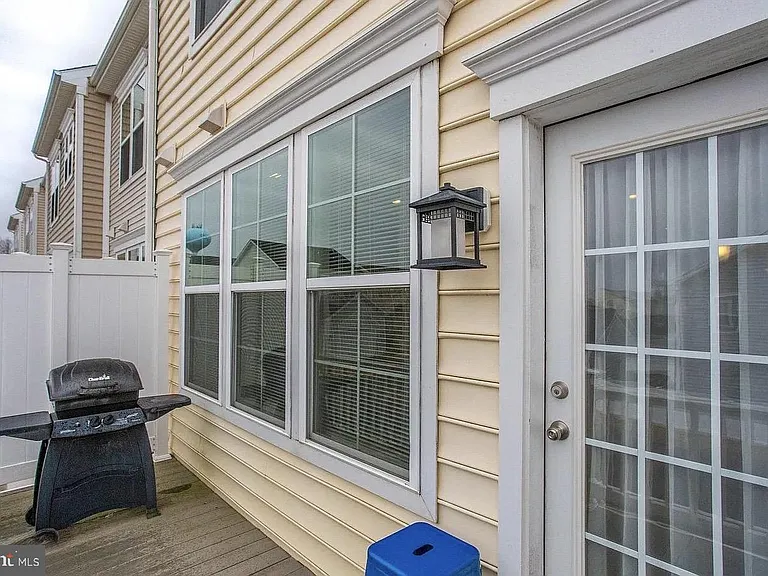 216 Apricot St — Photo 32