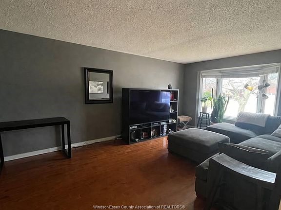 5th image of 555 Jeffreybrook Dr