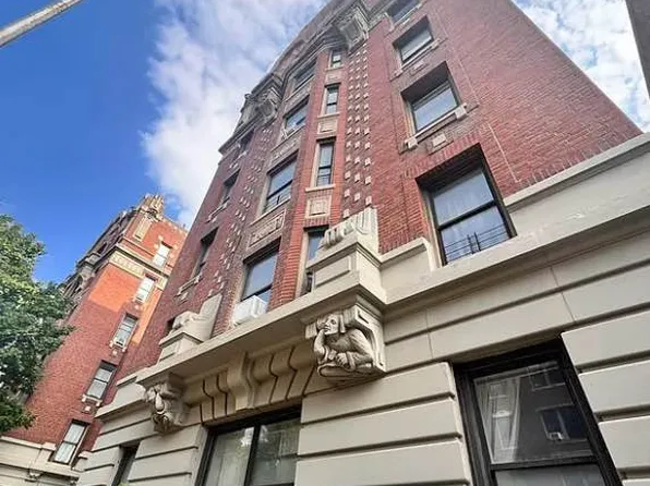 476 Clinton Avenue image 1 of 7