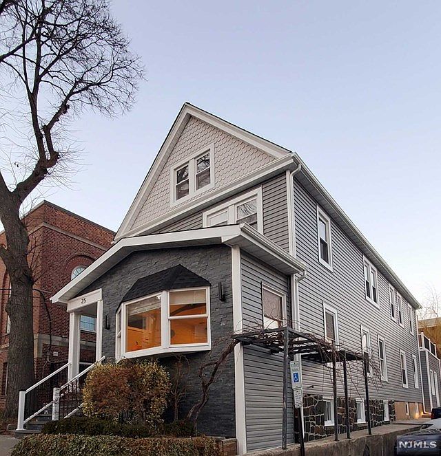 1st image of 25 Hilliard Ave #2