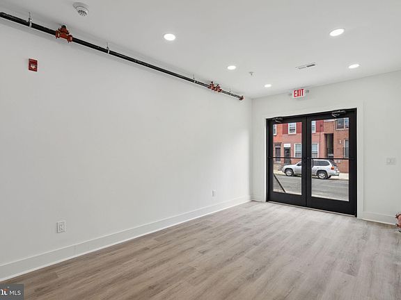 4th image of 528 W Berks St #1