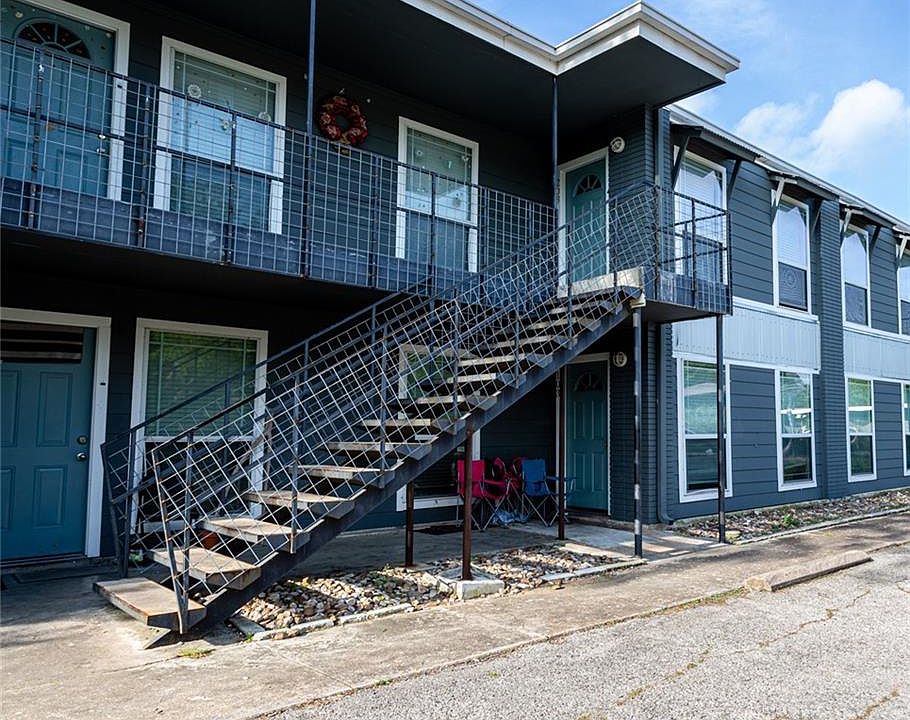 1st image of 900 E 13th St APT 206
