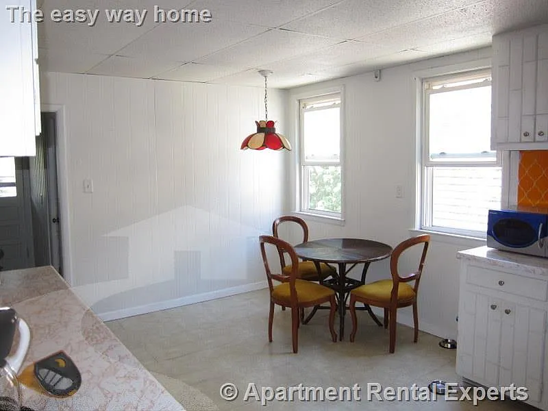 3 bed, 1200 sqft, $3,900 — Photo 2