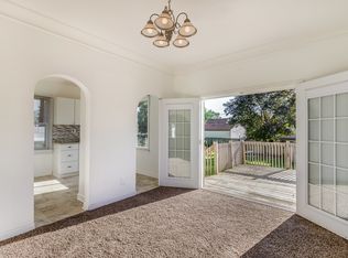 5711 Helen St, Garden City, MI 48135