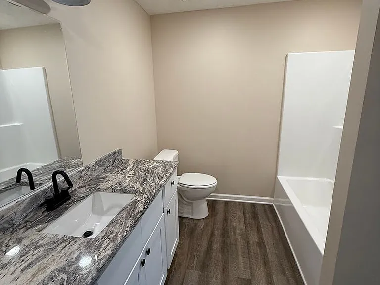 100 Crestview Dr — Photo 8