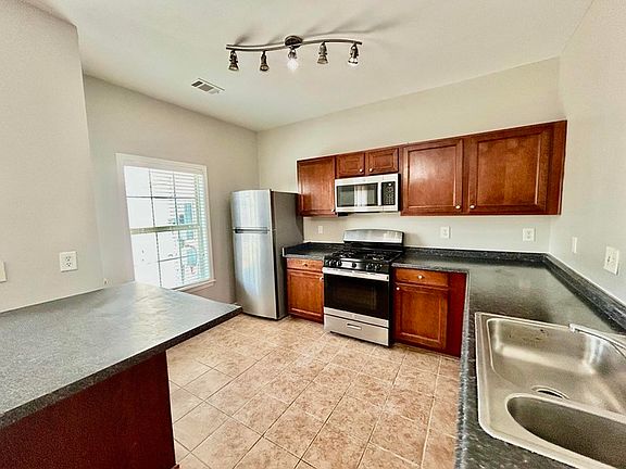 2nd image of 1042 Prestwyck Ct